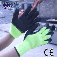 NMSAFETY preiswerte schwarze Latex überzogene grüne Windelacrylschaum-Winterhandschuhe für Bauarbeit